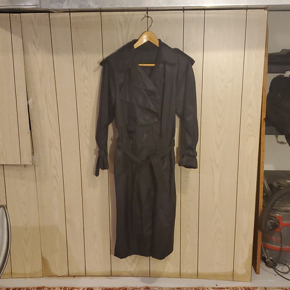 Silverleaf‎ 90s Shiny Black Belted Trench Rain Jacket, sleek and fashionable